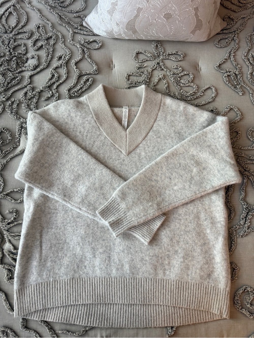 Women’s Lululemon Sweater in Light Gray